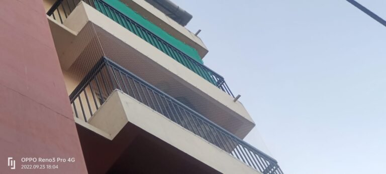 Balcony anti pigeon net